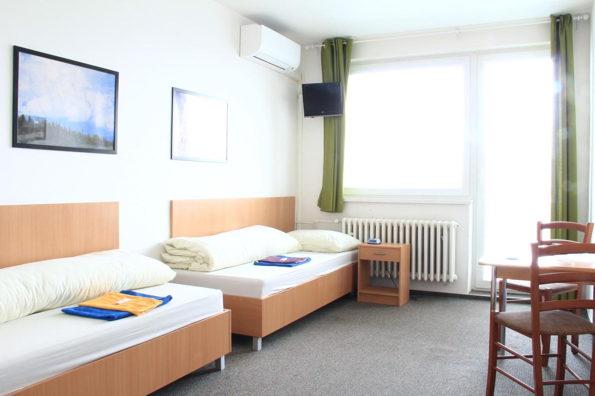 Hostel Narva Bratislava Exteriör bild